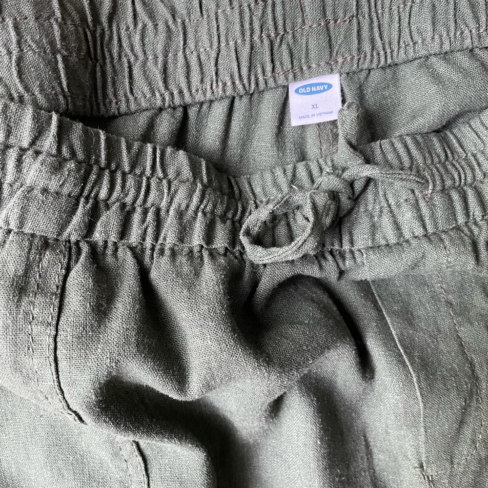 Army green, drawstring ankle pants